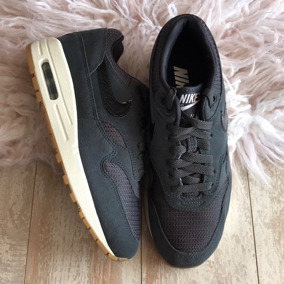 NWT Nike ID Air Max 1 Custom Grey - Picture 3 of 8